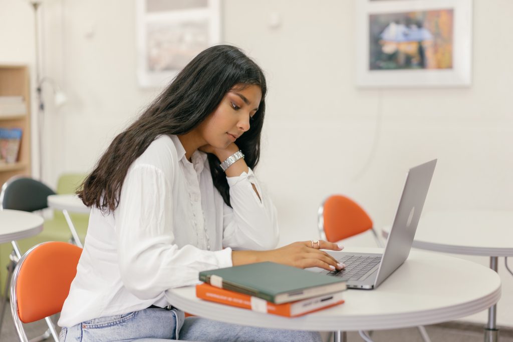 MacBook is the best computer for high school students. Why is MacBook the best investment for students?